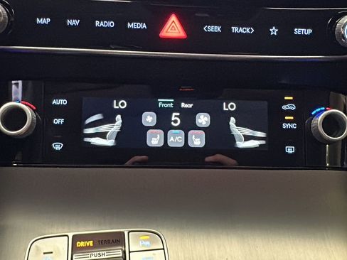 New 2026 Genesis GV70 2.5T Select image 26