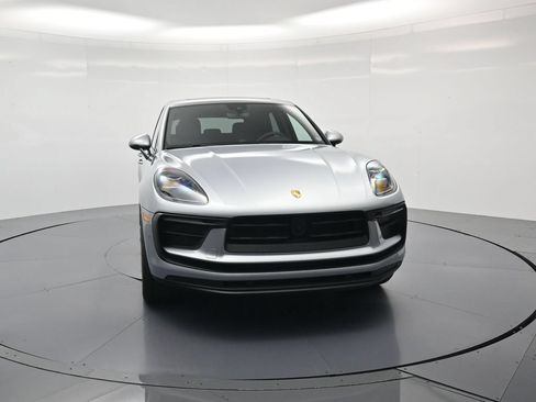 Used 2025 Porsche Macan AWD/4WD image 36