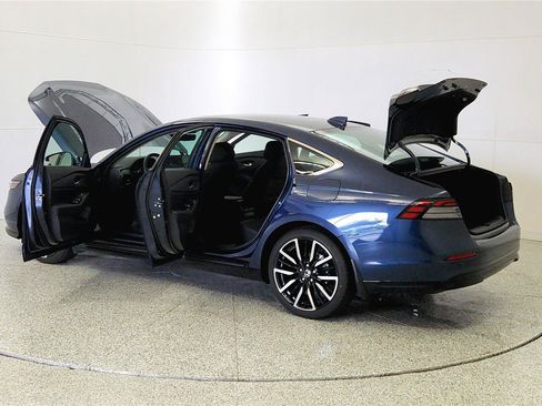 Used 2025 Honda Accord Touring image 11