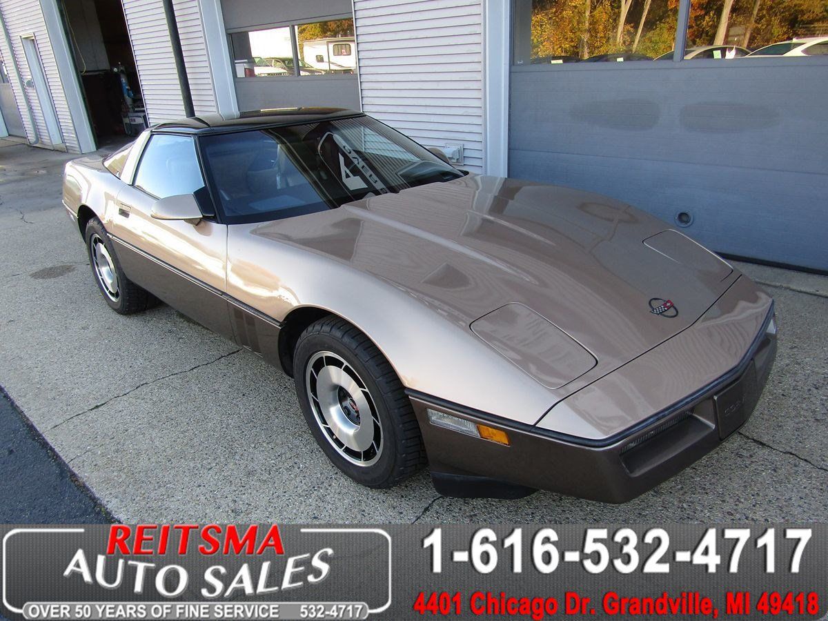 Used 1985 Chevrolet Corvette Coupe RWD image 1