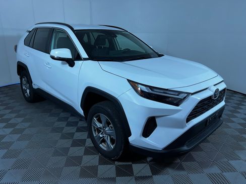 Used 2025 Toyota RAV4 XLE image 3