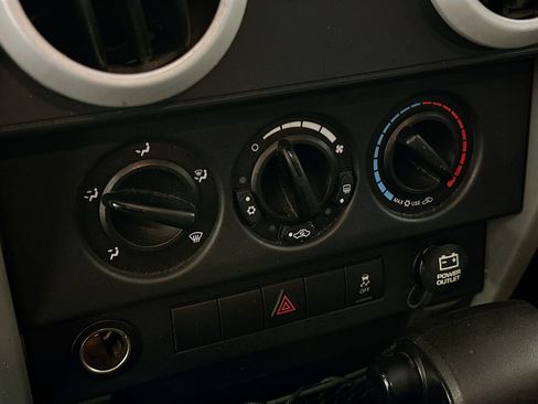 Used 2010 Jeep Wrangler Sahara image 22