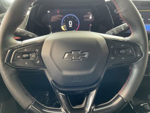 Used 2025 Chevrolet Trax RS w/ Sunroof Package image 11