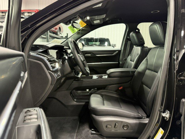 Certified 2026 GMC Acadia Elevation w/ Elevation Premium Package AWD/4WD image 10