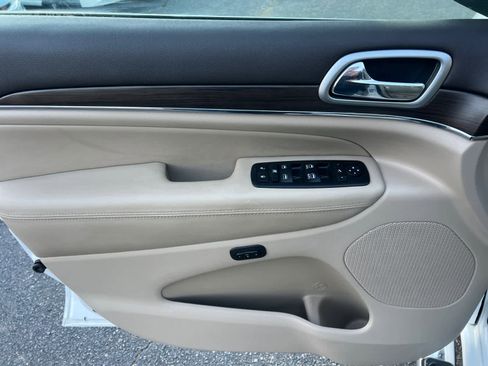 Used 2018 Jeep Grand Cherokee Overland image 20