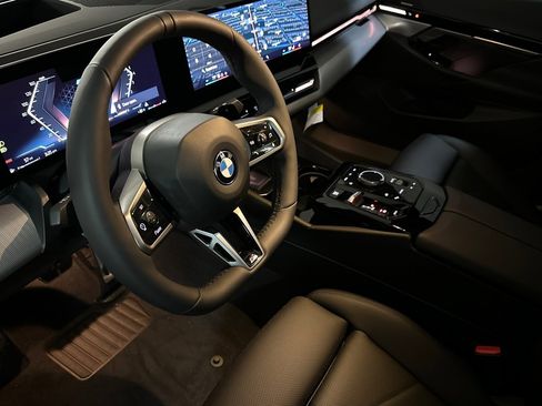 Used 2026 BMW 530i w/ M Sport Package RWD image 4
