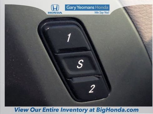 Used 2018 Chrysler Pacifica Limited image 21