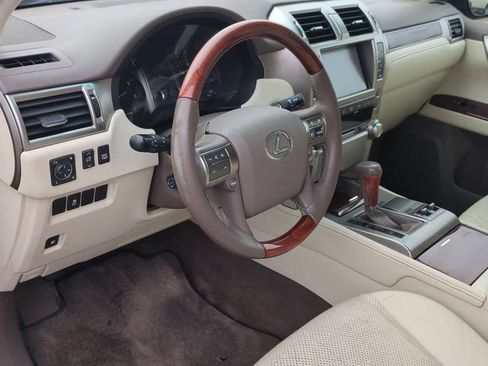 Used 2011 Lexus GX 460 w/ Comfort Plus Pkg image 2