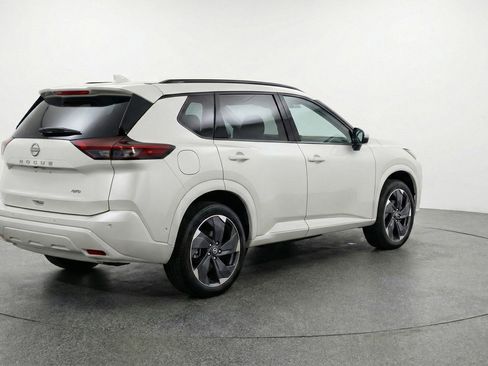 Used 2025 Nissan Rogue SV AWD/4WD image 9