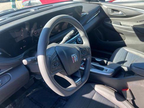 Used 2025 Buick Envista Preferred FWD image 28