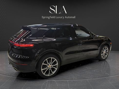 Used 2023 Porsche Cayenne w/ Premium Package AWD/4WD image 5