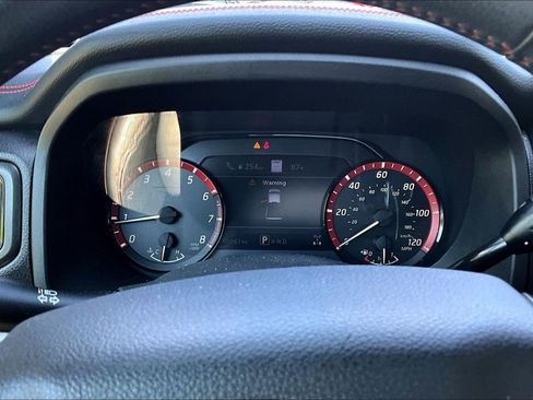 Used 2023 Nissan Titan PRO-4X w/ Pro-4x Convenience Package AWD/4WD image 14