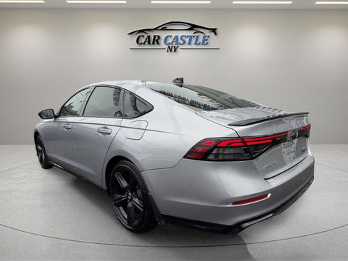 Used 2025 Honda Accord Sport image 9