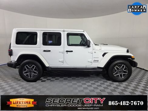 Used 2024 Jeep Wrangler Sahara image 8