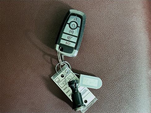 Used 2022 Ford Expedition Max Limited image 35