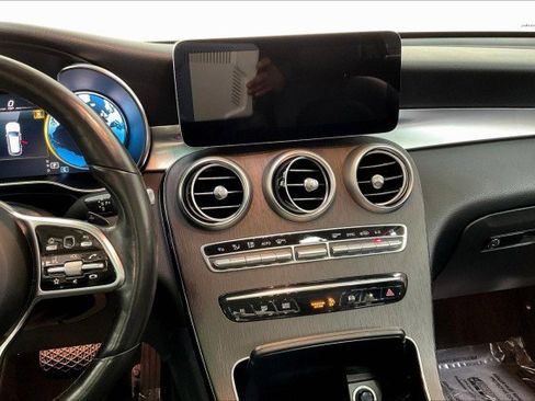 Used 2021 Mercedes-Benz GLC 300 4MATIC w/ Premium Package image 5