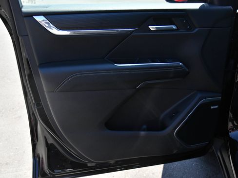 Used 2024 GMC Acadia Elevation FWD image 14
