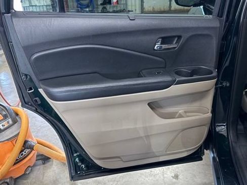Used 2017 Honda Pilot Touring image 31