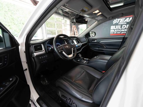 Used 2017 Toyota Highlander Limited Platinum AWD/4WD image 8