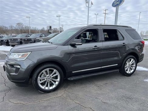 Certified 2018 Ford Explorer XLT w/ Equipment Group 202A image 3