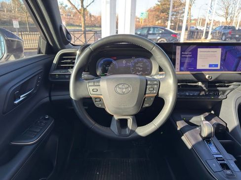 Certified 2023 Toyota Crown Platinum image 41