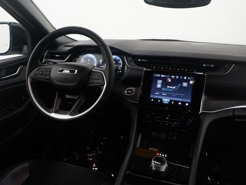 Used 2024 Jeep Grand Cherokee Altitude image 13