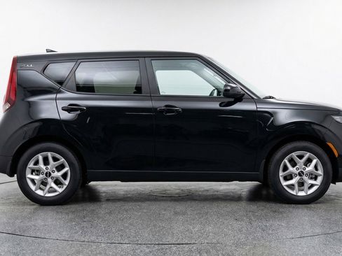 Used 2025 Kia Soul LX w/ LX Technology Package FWD image 11