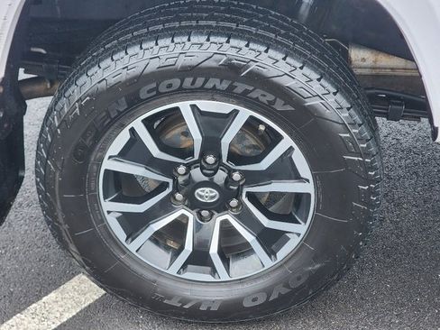 Used 2020 Toyota Tacoma TRD Sport w/ Technology Package image 12