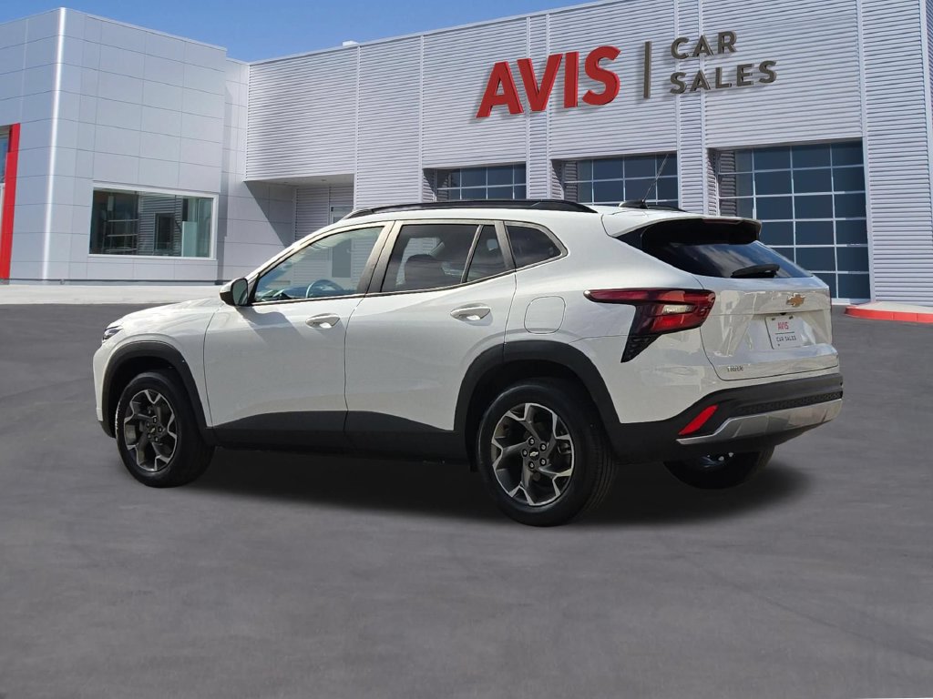 Used 2026 Chevrolet Trax LT FWD image 9