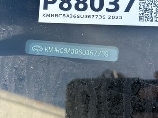 Used 2025 Hyundai Venue SEL video 2