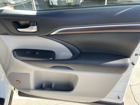 Used 2016 Toyota Highlander Limited image 22