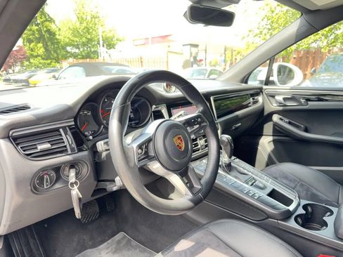 Used 2020 Porsche Macan AWD/4WD image 12