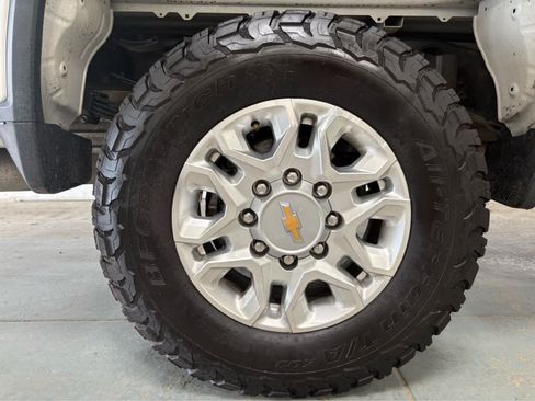 Used 2024 Chevrolet Silverado 3500 LT AWD/4WD image 8