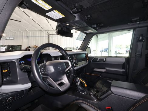 Used 2022 Ford Bronco Badlands w/ Sasquatch Package AWD/4WD image 9