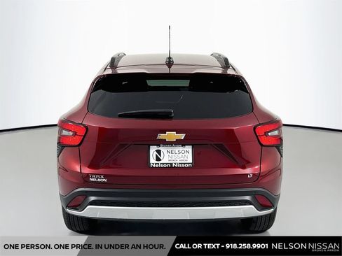 Used 2025 Chevrolet Trax LT w/ Driver Confidence Package FWD image 6
