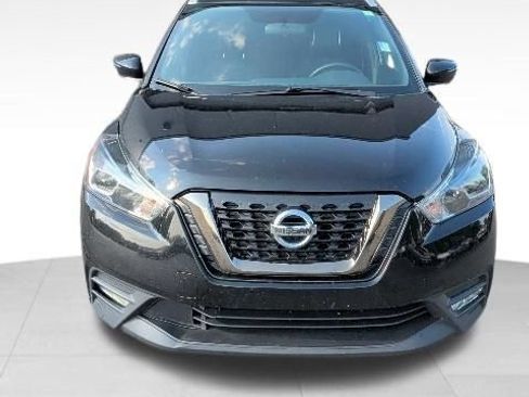 Used 2019 Nissan Kicks SR w/ SR Premium Package FWD image 2