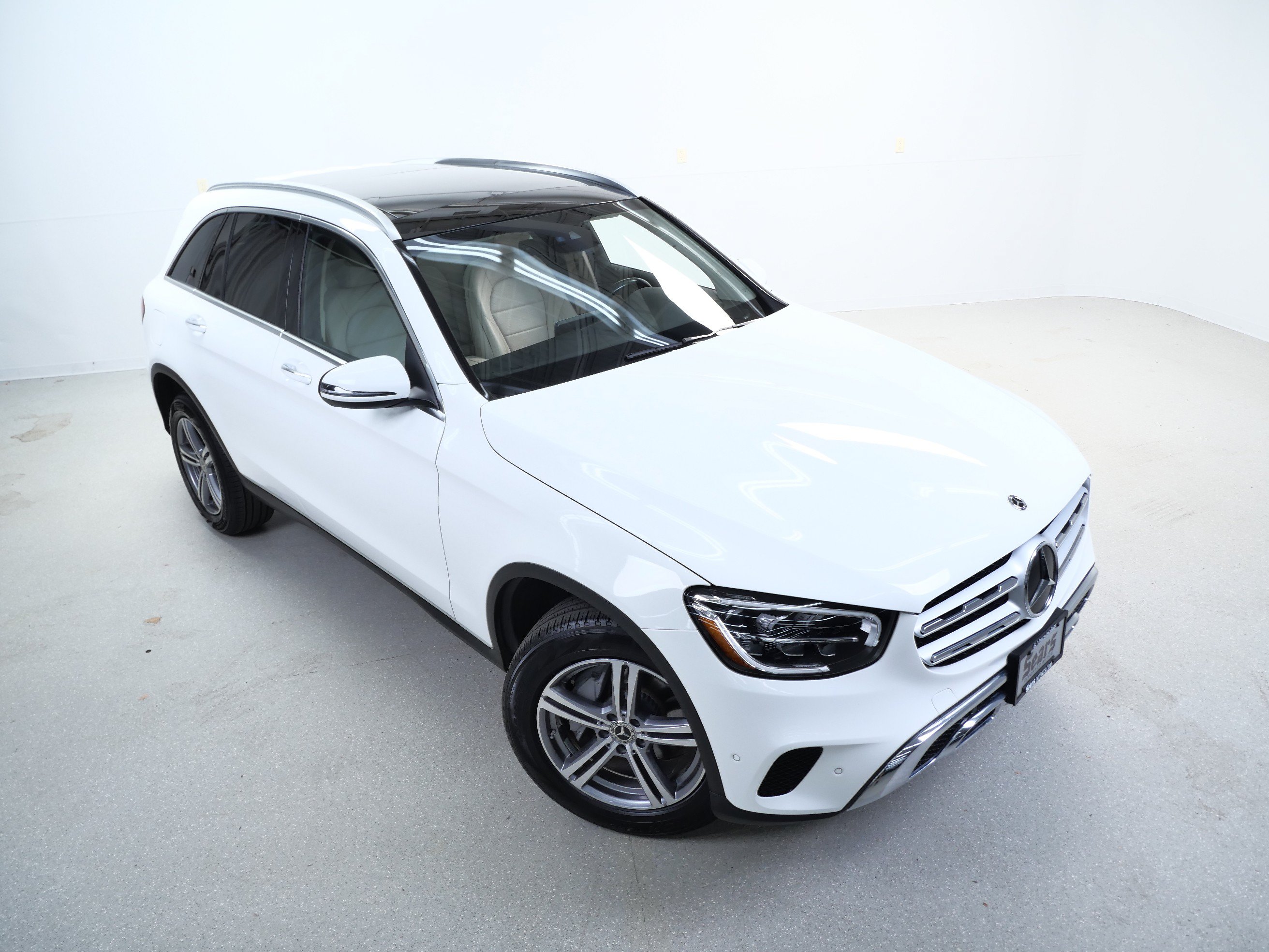 Used 2022 Mercedes-Benz GLC 300 4MATIC image 4