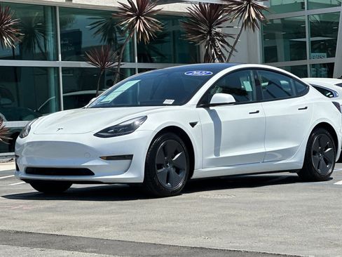 Used 2021 Tesla Model 3 Standard Range Plus RWD image 8