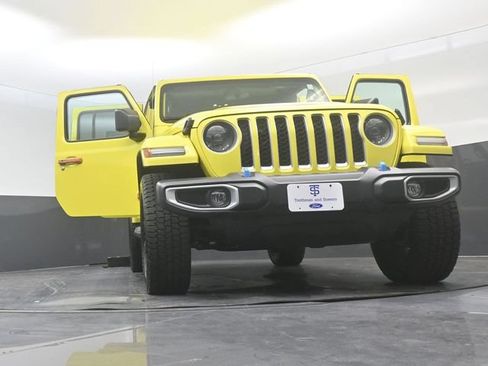 Used 2023 Jeep Wrangler Unlimited Sahara w/ Cold Weather Group AWD/4WD image 30