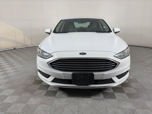 Used 2018 Ford Fusion SE image 2