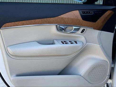 Used 2021 Volvo XC90 T6 Momentum w/ Climate Package image 25