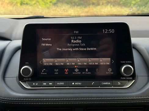 Used 2023 Nissan Rogue SV image 36