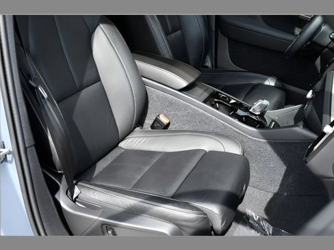 Certified 2023 Volvo XC40 B5 Plus w/ Protection Package Premier AWD/4WD image 30