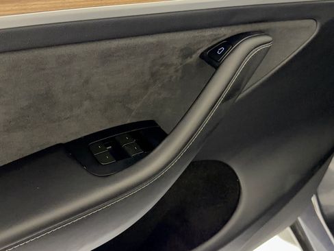 Used 2024 Tesla Model Y Performance AWD/4WD image 15