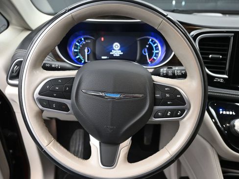 Used 2021 Chrysler Pacifica Limited w/ Premium & Safety Sphere Group FWD image 19