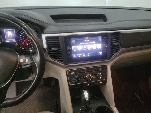 Used 2019 Volkswagen Atlas SE w/ Panoramic Sunroof Package FWD image 12