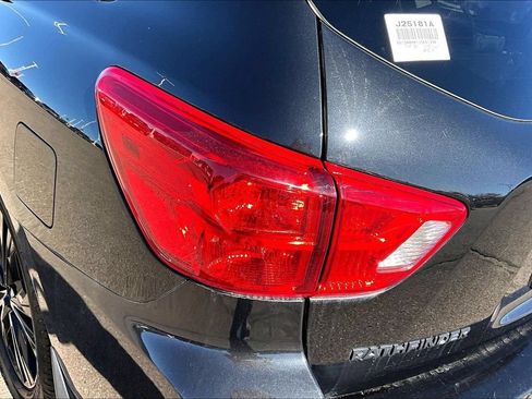 Used 2018 Nissan Pathfinder SL w/ Midnight Edition Package AWD/4WD image 23