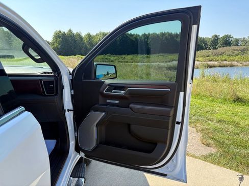 Used 2024 GMC Sierra 1500 Denali w/ Technology Package AWD/4WD image 44