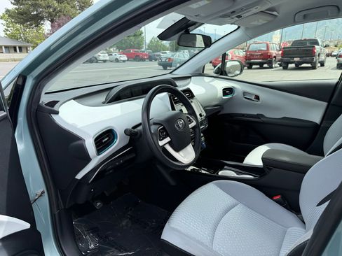 Used 2017 Toyota Prius Three FWD image 11
