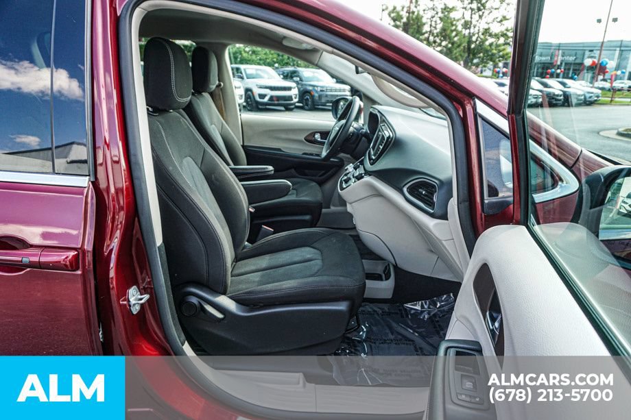 Used 2022 Chrysler Voyager LX FWD image 24